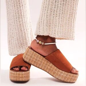 🌻NEW IN BOX🆕FREE PEOPLE Harbor Raffia Flatform Sandals-Tan Color-Size 8 & 9